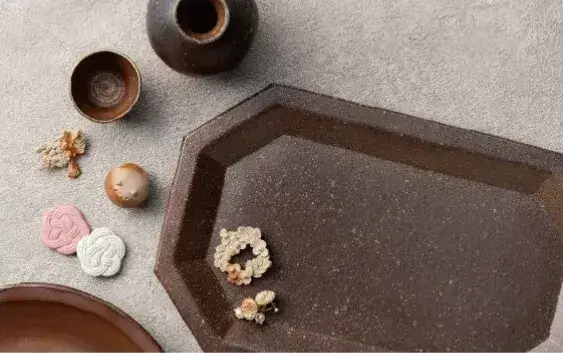 備前焼のカップに入ったコーヒー