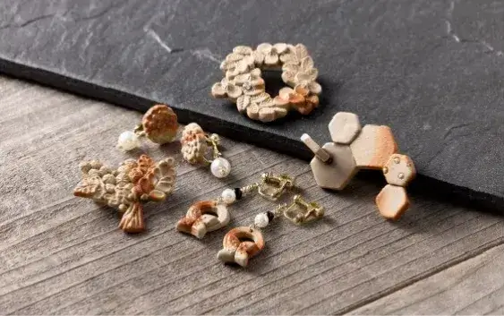 コーヒー豆と備前焼のカップ